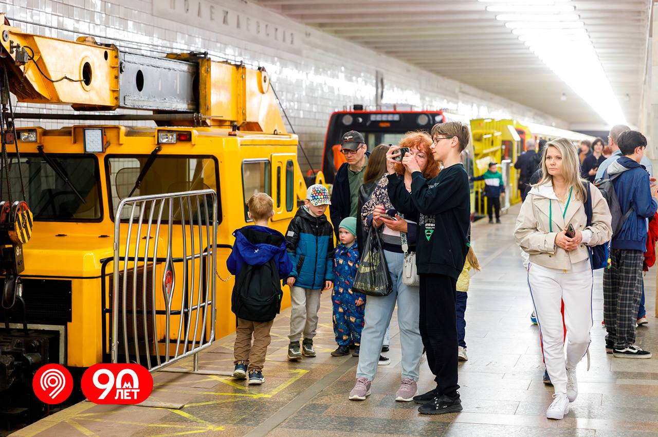 Как выглядит мотовоз и какая грузоподъемность у крана на рельсовом ходу? 