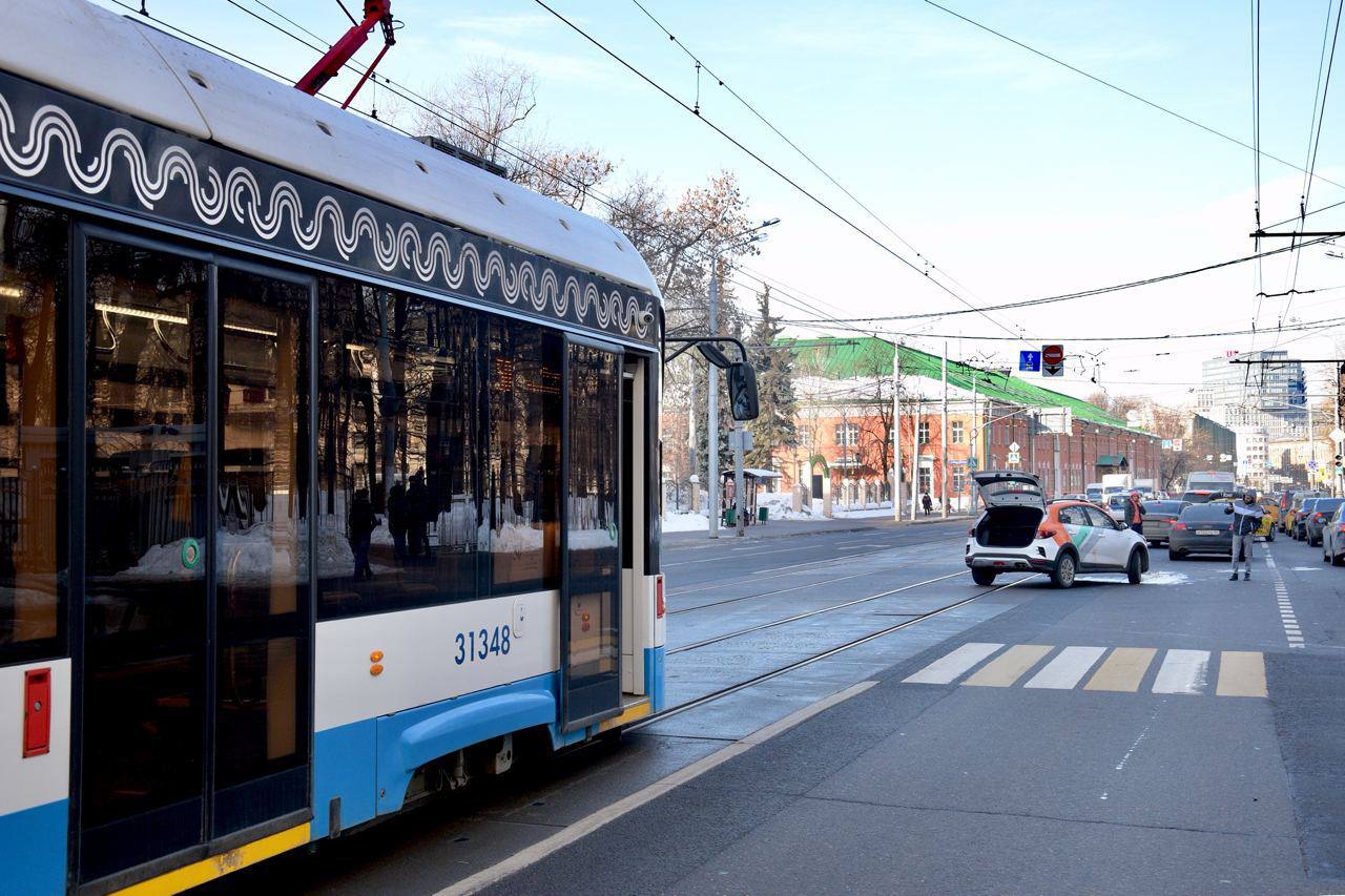 С начала этого года Московское метро взыскало с автомобилистов 9 млн рублей за остановки движения трамваев