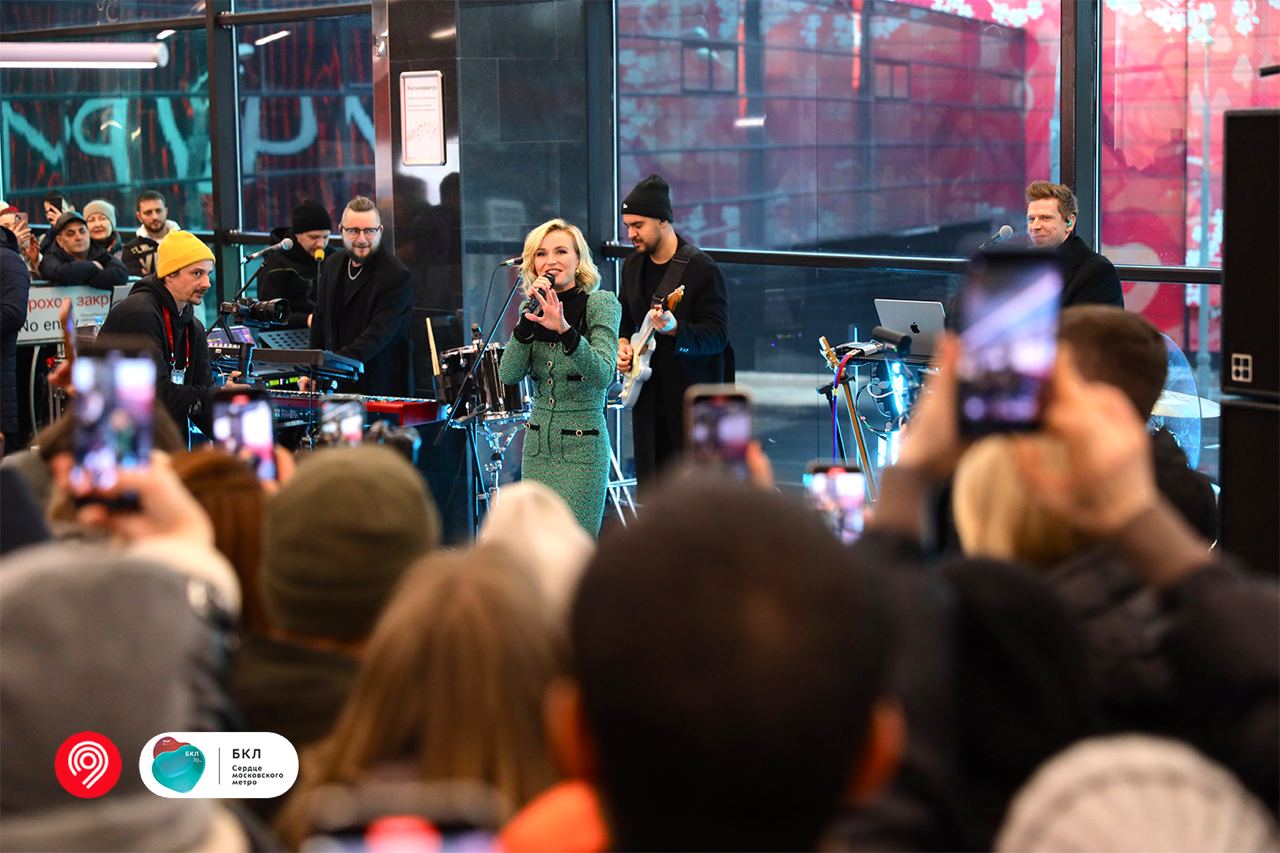 Полина Гагарина выступила на площадке проекта «Музыка в метро»